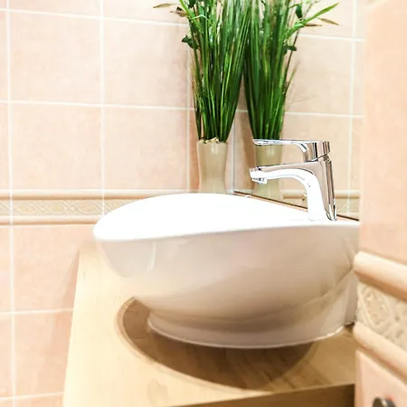 Uroczy Z Parkingiem *