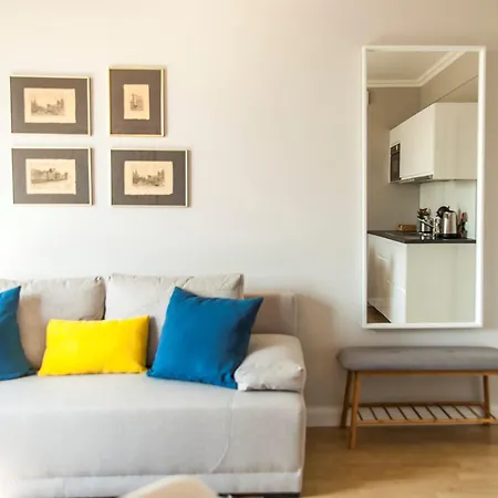 Uroczy Z Parkingiem *